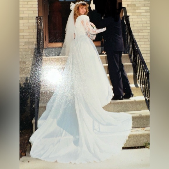 Wedding Dress with Headress and Veil - Picture 5 of 8